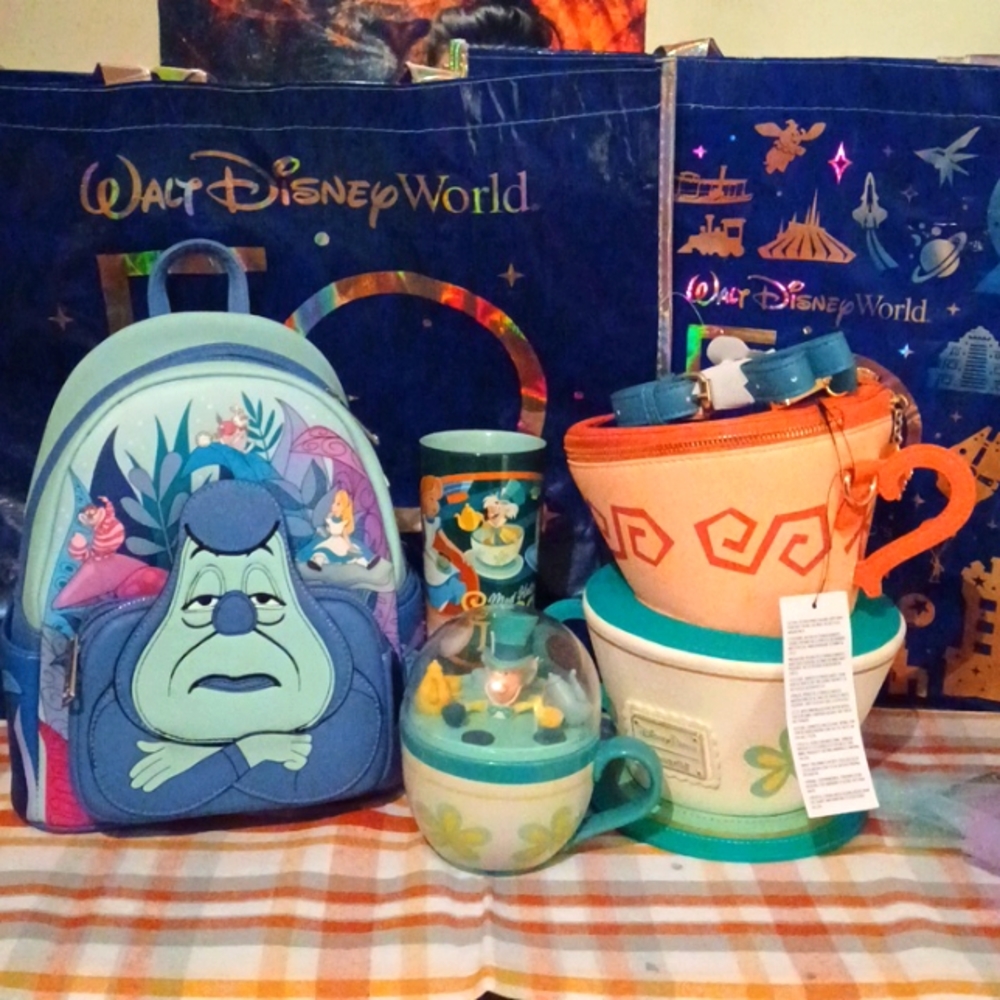Disney Parks Latest Release 🫖 Alice In Wonderland Bundle